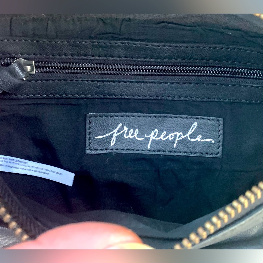 🔥SOLD -not for sale- Free People - BLACK Leather Archer Chain Sling Bag - Picture 4 of 15